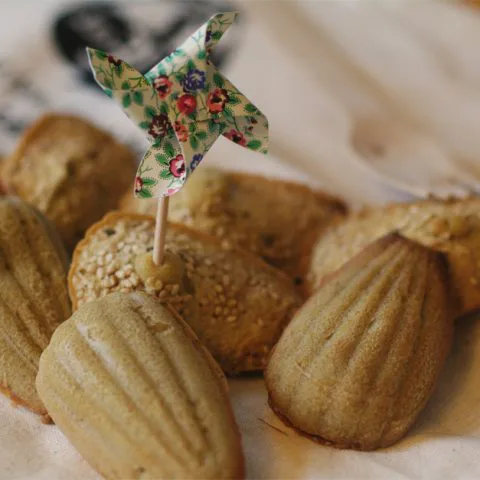 Madeleines au thé vert et graines de sésame