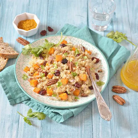 Salade de quinoa à la butternut rôtie à l'orange et aux fruits secs
