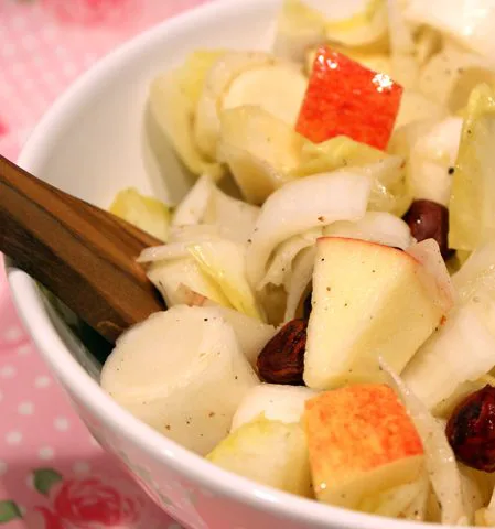 Salade d’endives à l’huile de noisette grillée