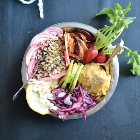 bouddha-bowl-de-crudites-quinoa-et-lentilles