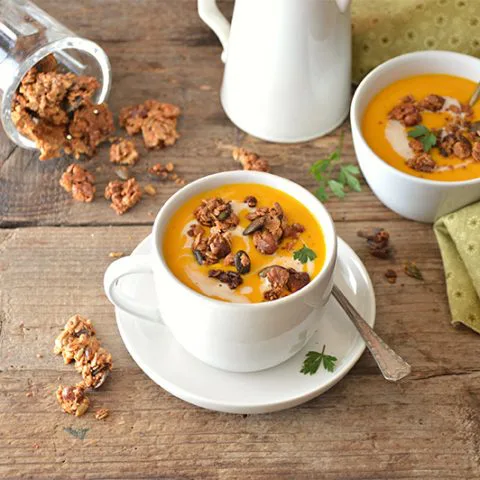 Velouté de carottes et granola salé