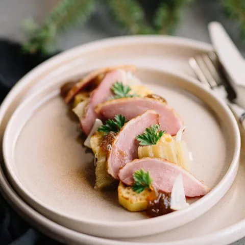 Filets de canard fumé, pomme de terre et cardons poêlé