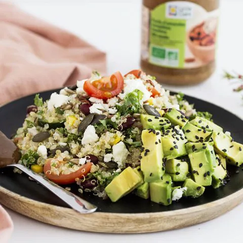 Salade de quinoa, haricots noirs et kale