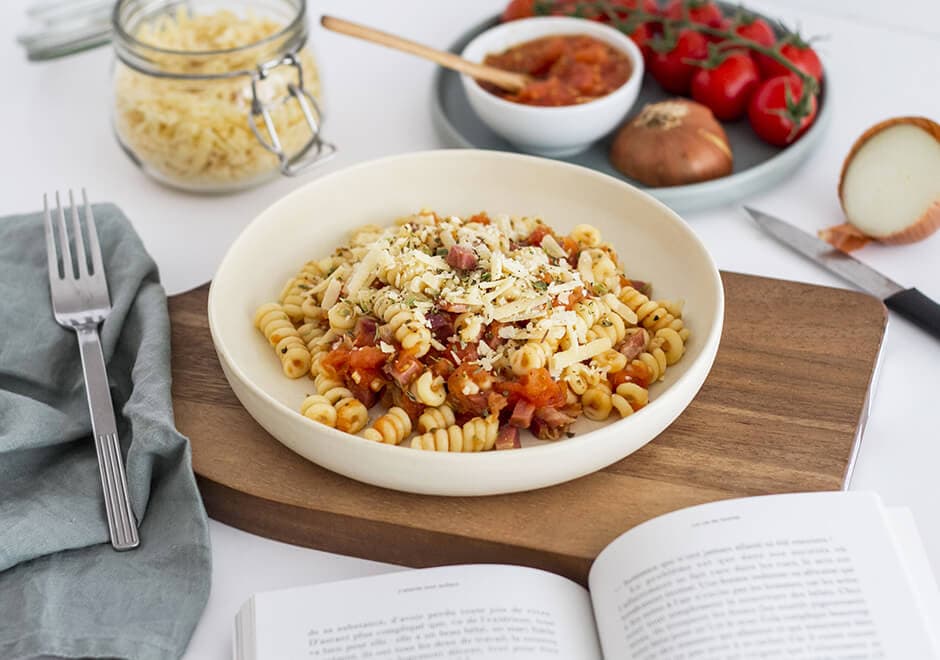 Pâtes à la sauce tomate express maison et lardons La Vie Claire