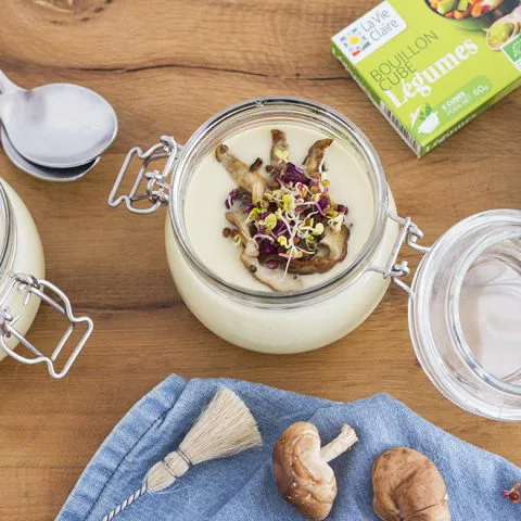 Velouté de chou fleur et shiitakes aux amandes