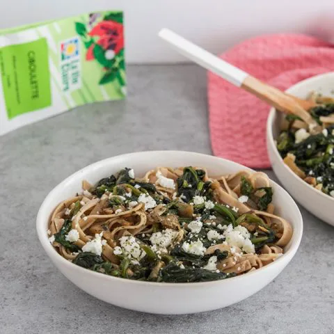 Fettuccine épinards, oignons et feta