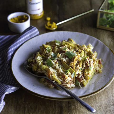 Riz indien au poulet et à la tomate