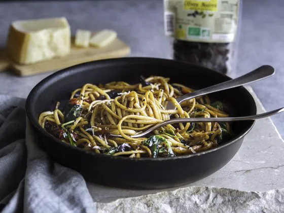 Spaghettis aux Olives Noires de Maman