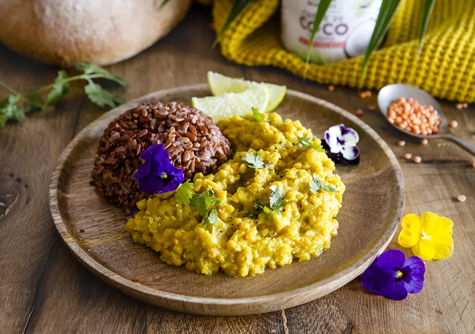 Dhal de lentilles corail au curcuma, lait de coco et riz rouge