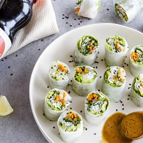 Rouleaux de printemps et sauce cacahuète maison