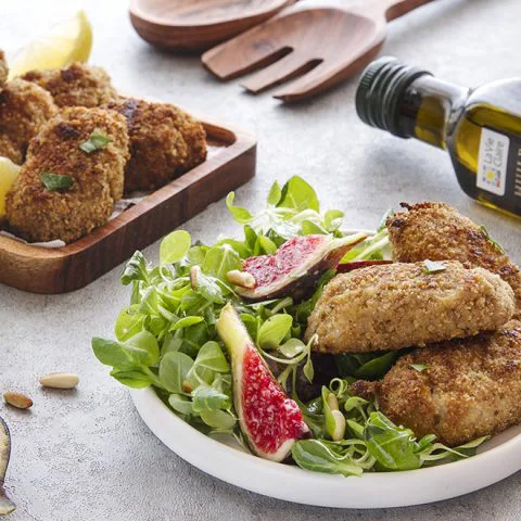 Croquants au St Marcellin, salade de mâche à l’huile de noisette et pignon de pin grillés