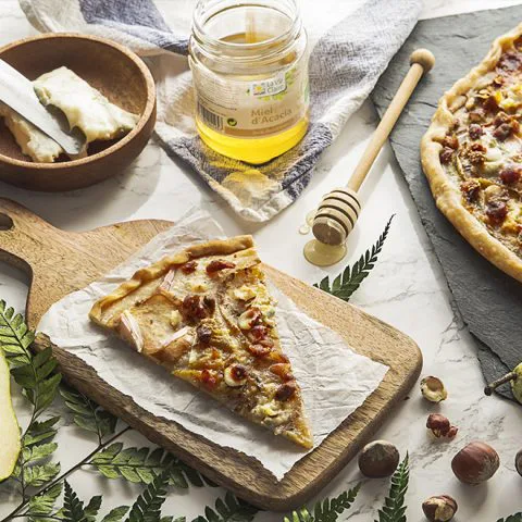 Pizza au gorgonzola, poires et miel d'acacia