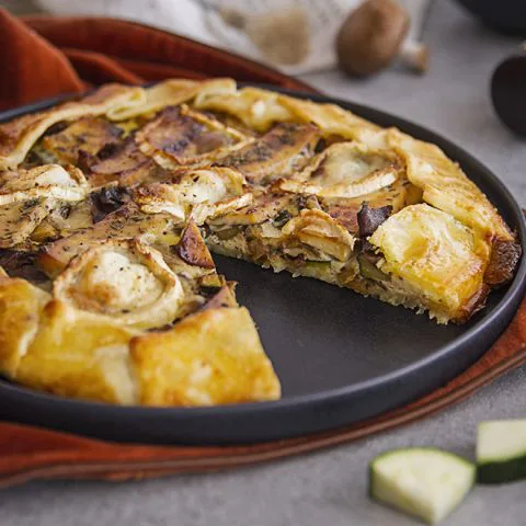 Tarte au fromage de chèvre, pommes et champignons