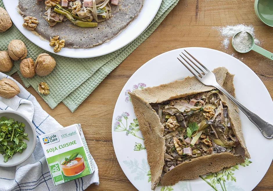 Galette de sarrasin et sa fondue de poireaux aux dés de jambon