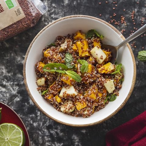 Salade de quinoa rouge à la courge rôtie