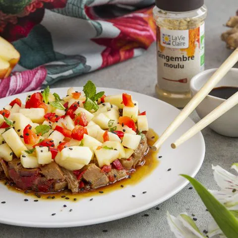 Tartare de thon mariné à la sauce soja et pointe de gingembre