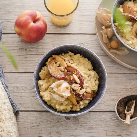 Porridge à la pêche et nectarine