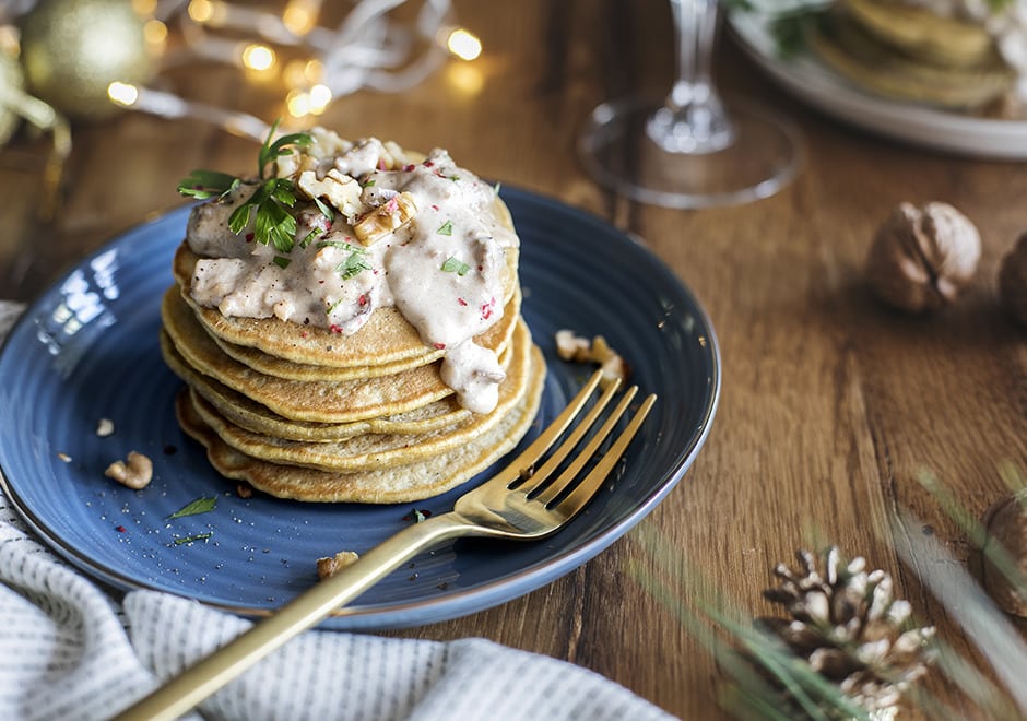 Pancakes sucrés et salés au butternut, pleurotes et sauce aux noix