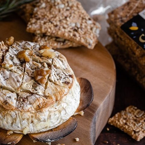 Camembert rôti aux noix