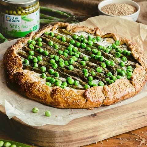 Tarte aux petits pois et asperges