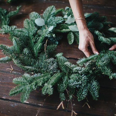 Comment fabriquer une couronne de Noël ? (DIY)