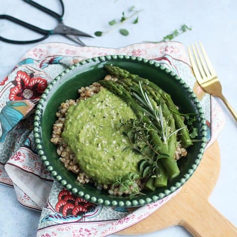 Risotto d'épeautre aux asperges, pois gourmands et petit pois