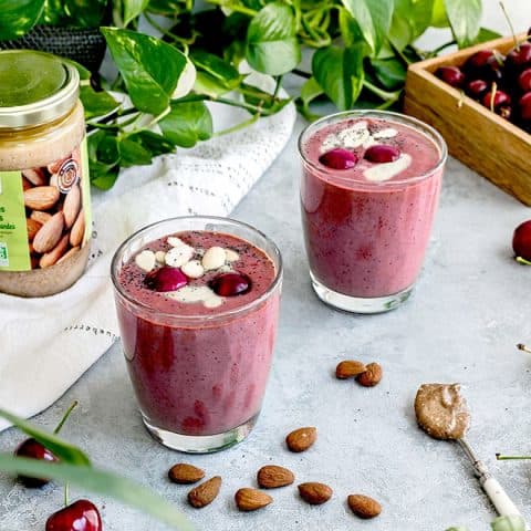 smoothie aux cerises et à la banane