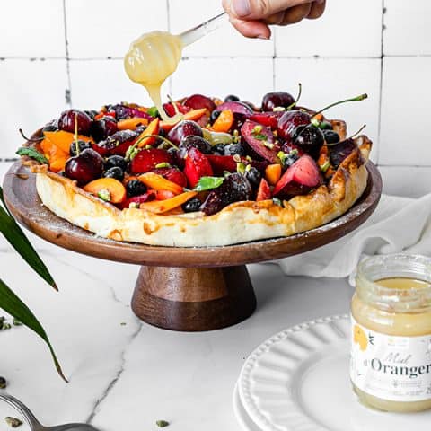 Tarte au chèvre, miel et fruits de saison