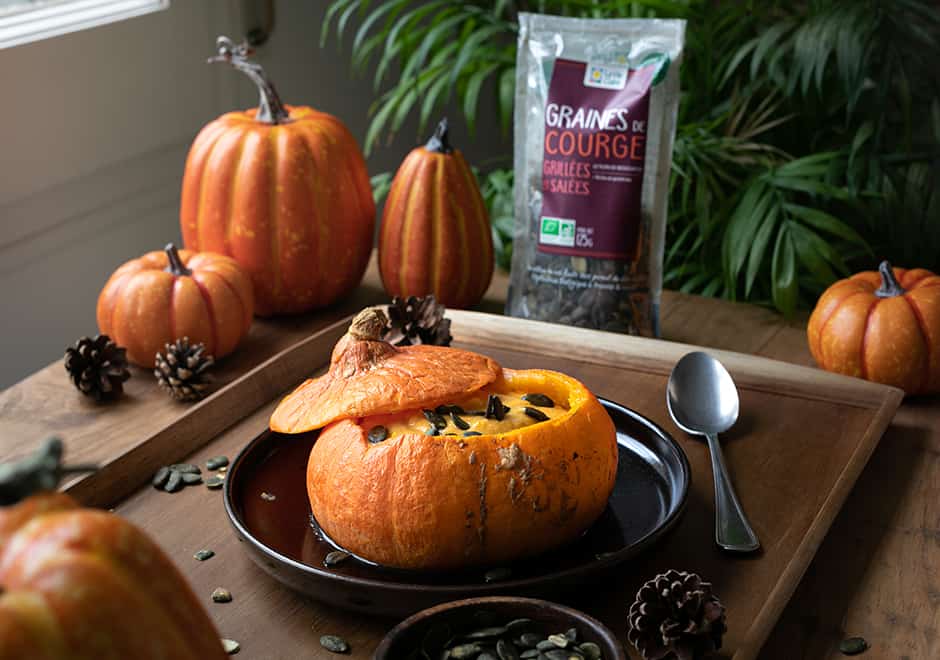 Soupe au potiron, coco et graines de courges