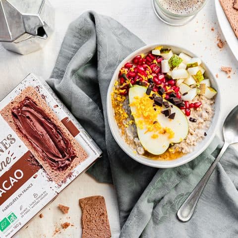 Pudding à la farine d'avoine avec toast au cacao