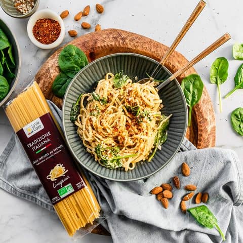 Linguines d’épinards, tahini et amandes