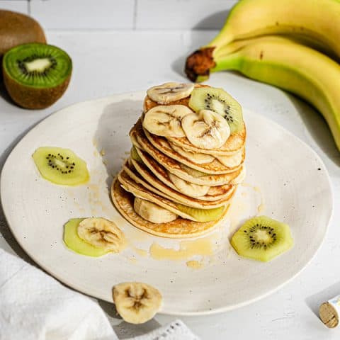 Pancakes à la ricotta, sirop d’érable et fruits de saison