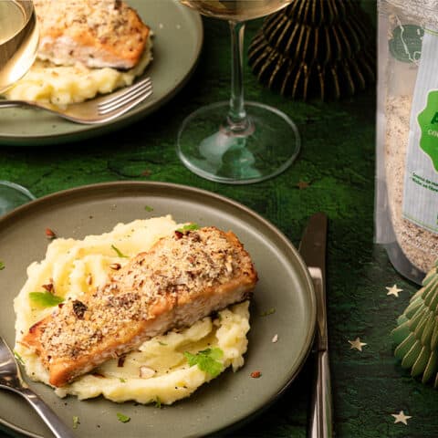 Saumon en croûte d’amandes/dattes et sa purée de pommes de terre à l’huile de noix