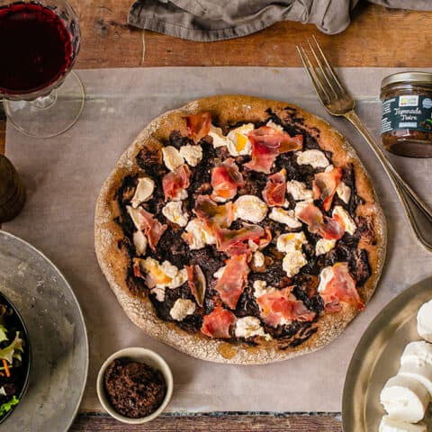 pizza à la tapenade