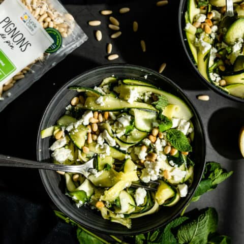 Salade de tagliatelles de courgettes, feta et menthe