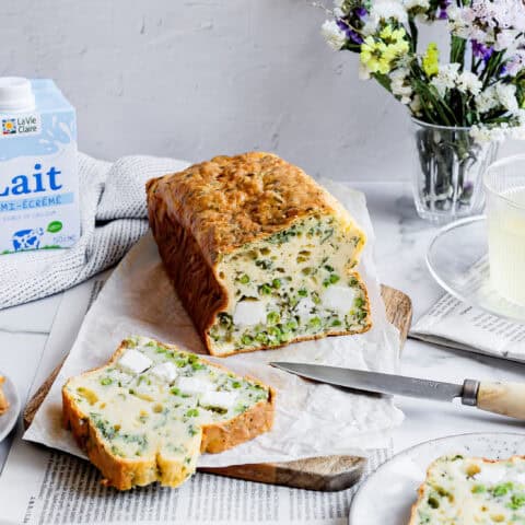 Cake aux petits pois, feta et persil