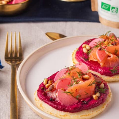 Blinis-crème-de-betterave-&-saumon-fumé