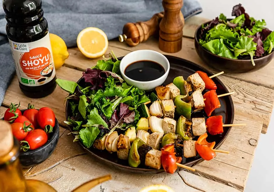 Brochettes de tofu et de légumes du soleil