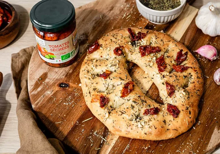 Focaccia de tomates séchées, ail et thym de Provence