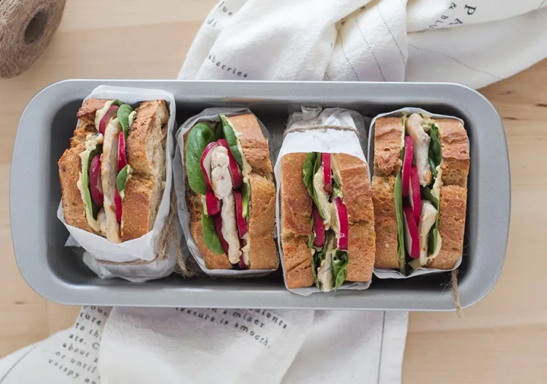 Sandwich au blanc de poulet et à la “tofunaise”
