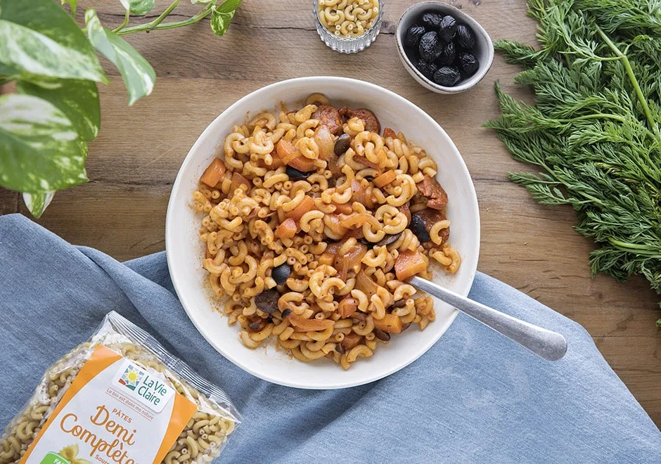 One Pot coquillettes sauce tomate au chorizo et olives noires