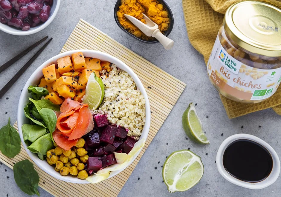 Buddha bowl quinoa, betterave, patate douce et pois chiches