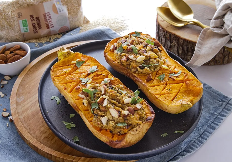 Courge butternut rôties au four et farce au quinoa, amandes et parmesan