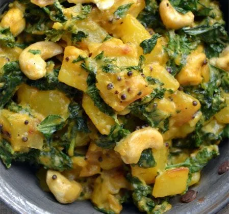 Curry de chou kale et pommes de terre aux noix de cajou