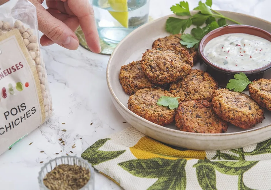 Falafels de betterave aux pois chiches et sauce yaourt