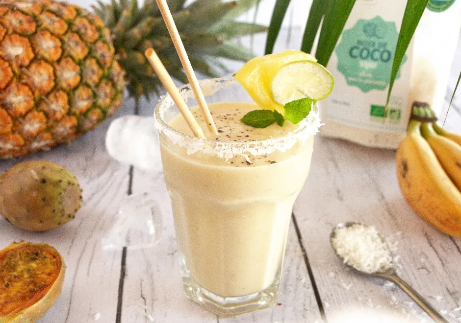 Smoothie express banane, ananas et noix de coco