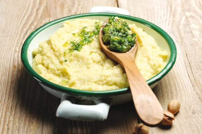 Purée douce de rave au tahin, sauce vierge aux herbes