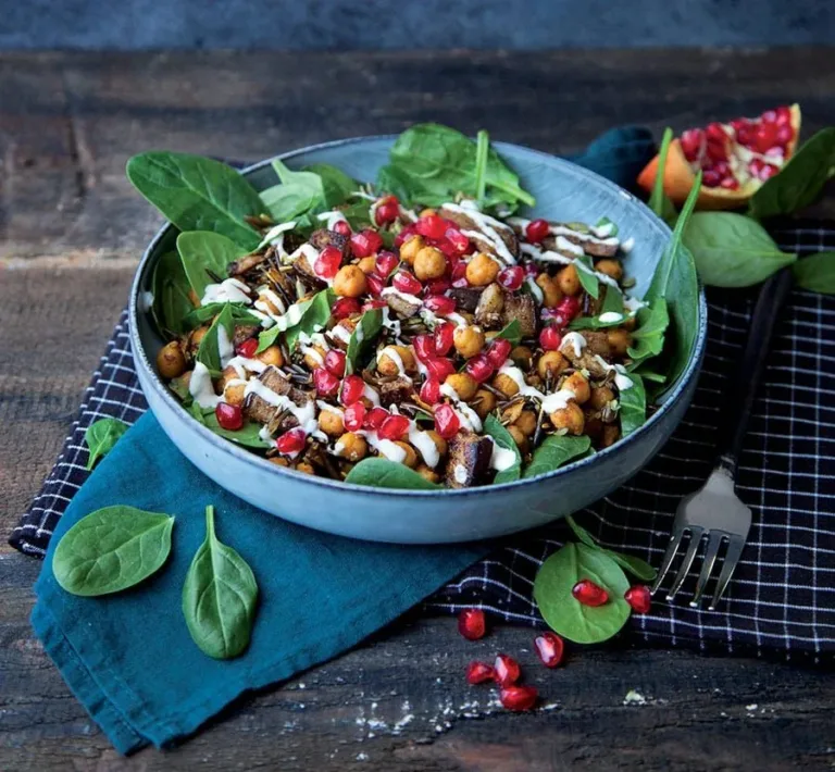Salade de riz sauvage pois chiches et aubergine rôtie