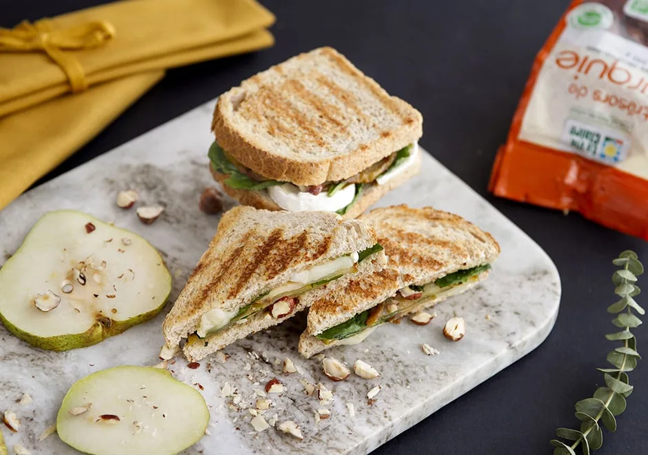 Sandwich façon panini au brie et aux poires