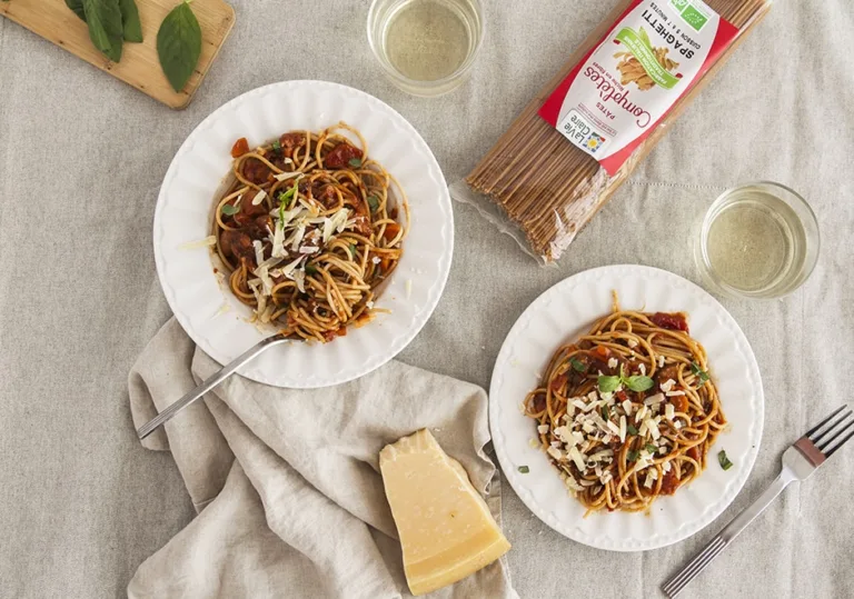 Spaghettis sauce tomate, champignons Portobello et pruneaux d’Agen